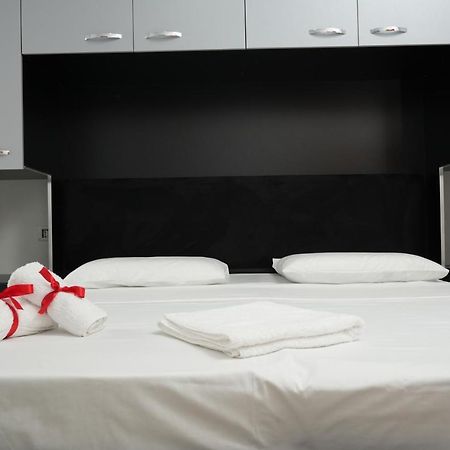 Merry'S Apartment Durrës Buitenkant foto
