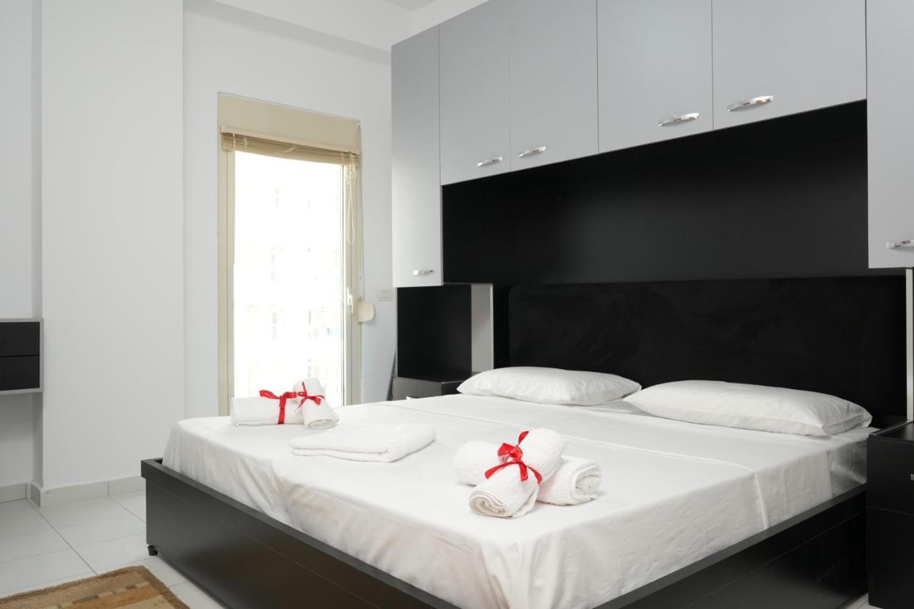 Merry'S Apartment Durrës Buitenkant foto